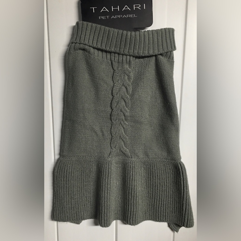 Tahari winter dog dress. Has never been used.